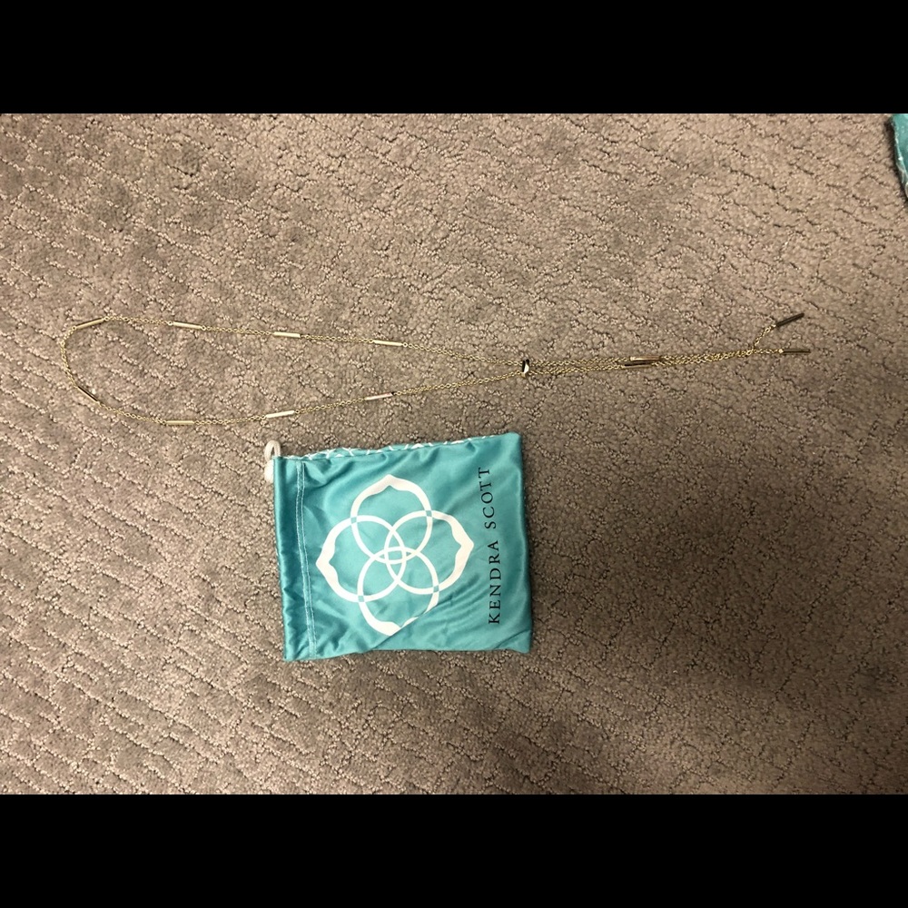 Kendra Scott necklace